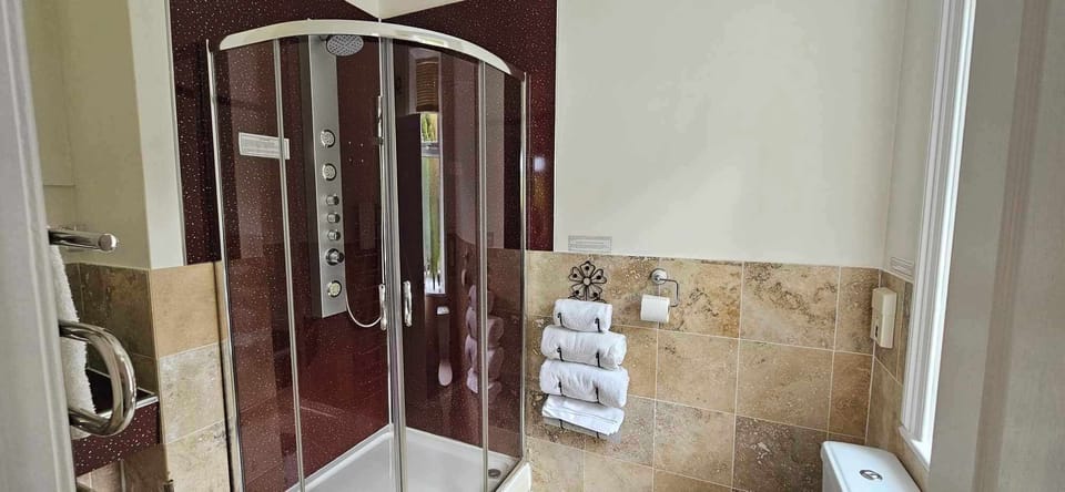 Superior Double Room | Bathroom | Shower, hair dryer, towels, soap