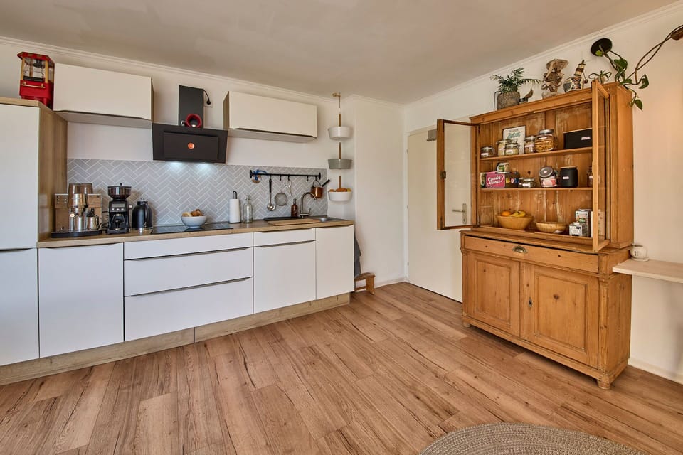 Comfort Apartment, Non Smoking, Mountain View | Private kitchen | Full-size fridge, oven, stovetop, dishwasher