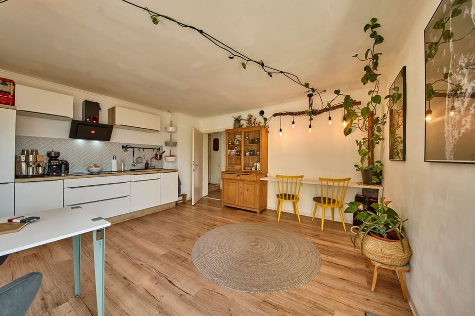Comfort Apartment, Non Smoking, Mountain View | Private kitchen | Full-size fridge, oven, stovetop, dishwasher