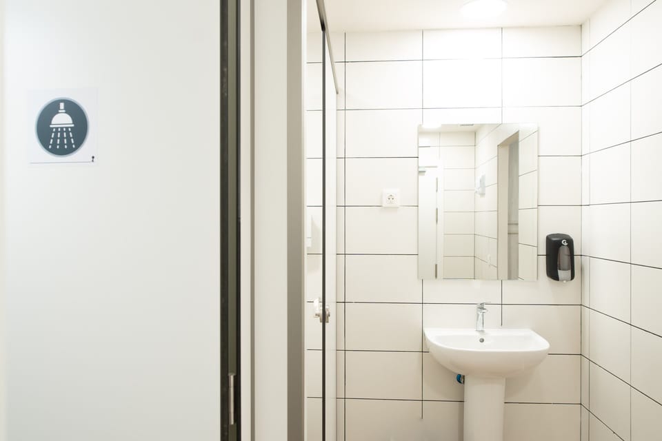 Shared Dormitory, Mixed Dorm, Private Bathroom, City View | Bathroom | Shower