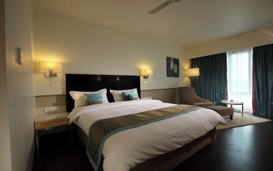 Elite Double Room, City View | Hypo-allergenic bedding available, iron/ironing board, WiFi (free)