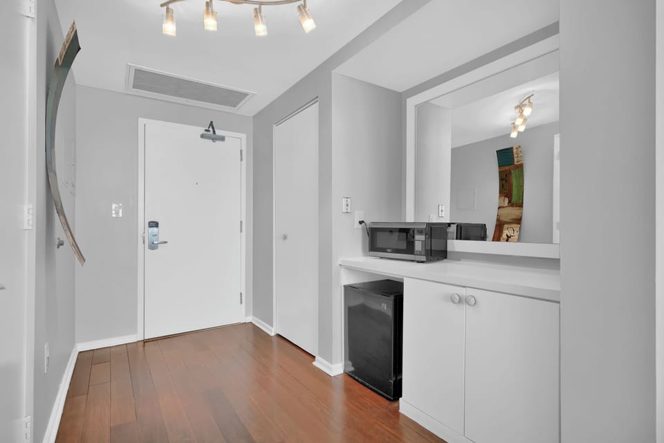 Comfort Studio Suite, Ocean View | Blackout drapes, iron/ironing board, free WiFi