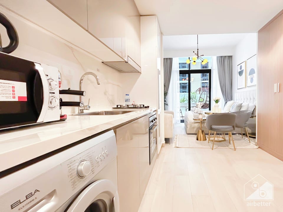 Apartment (0 Bedroom) | Private kitchenette | Microwave, oven, stovetop, electric kettle