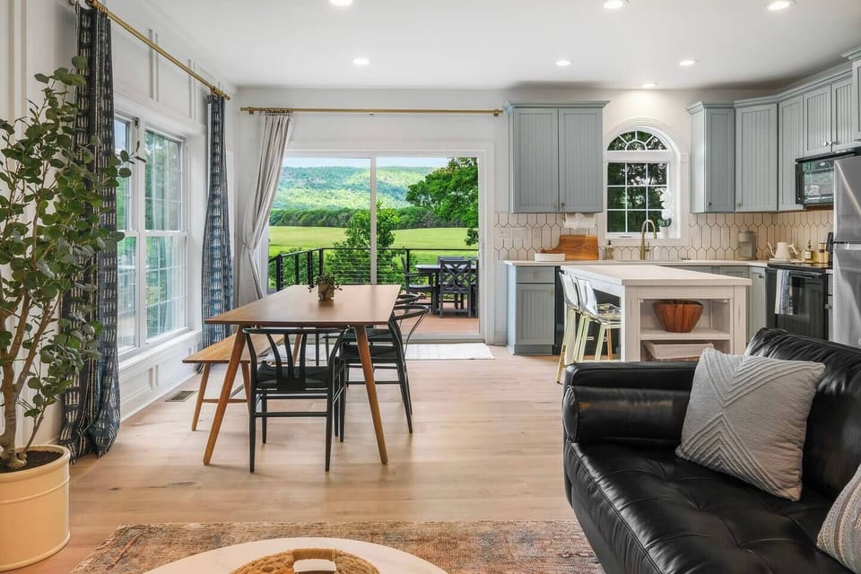 Beautiful views overlooking the fields and Blue Ridge Mountains
