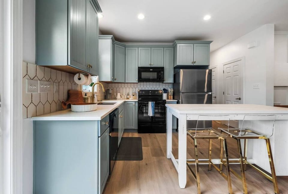 Updated dishwasher, oven, stove, microwave, fridge and freezer
