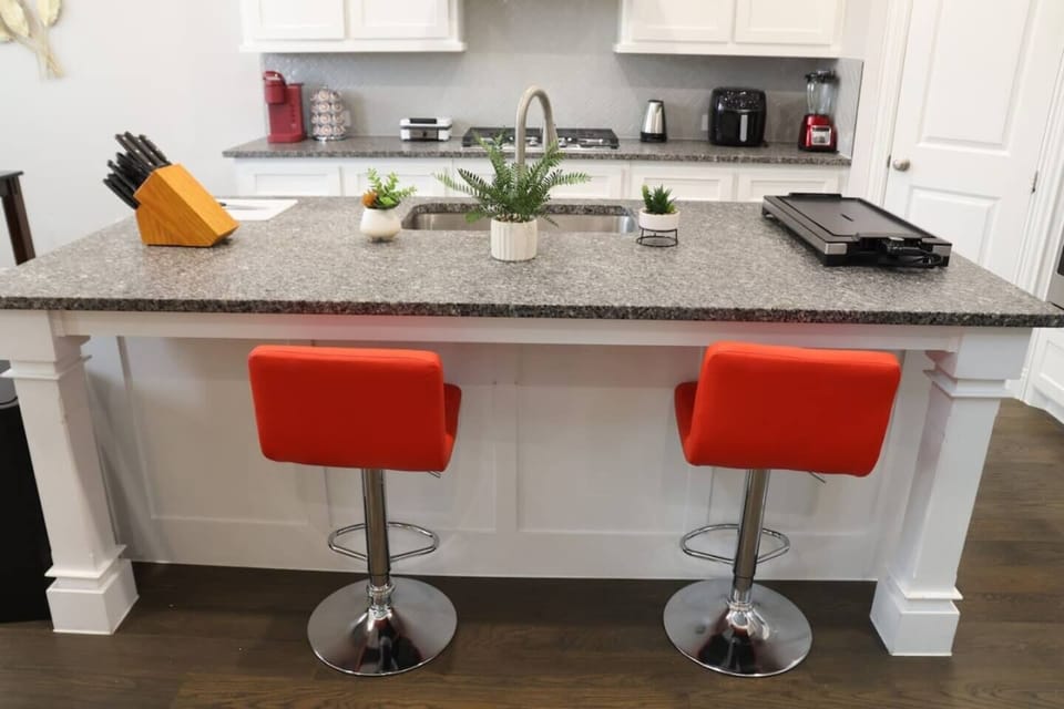 Breakfast Bar: The cozy breakfast bar with bright seating provides a perfect spot for morning meals or work-from-home breaks. Stock up on groceries from nearby stores like ALDI to make the most of this well-equipped kitchen.