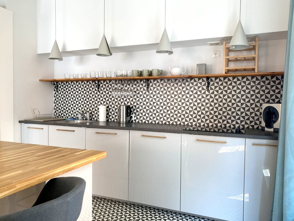 Design Apartment, Balcony, City View | Private kitchen | Fridge, stovetop, dishwasher, coffee/tea maker