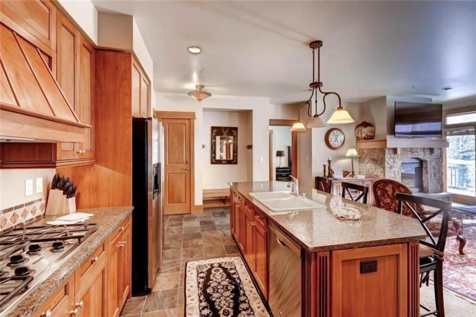 Condo (Ski in, ski out 3 Bedroom at Lone Eag) | Exterior