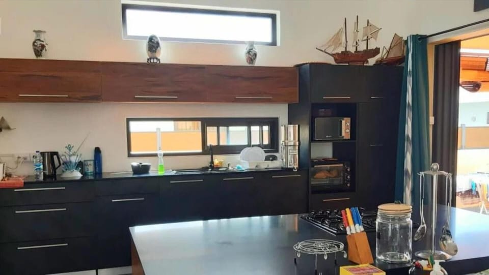 House | Private kitchen | Fridge, microwave, oven, stovetop