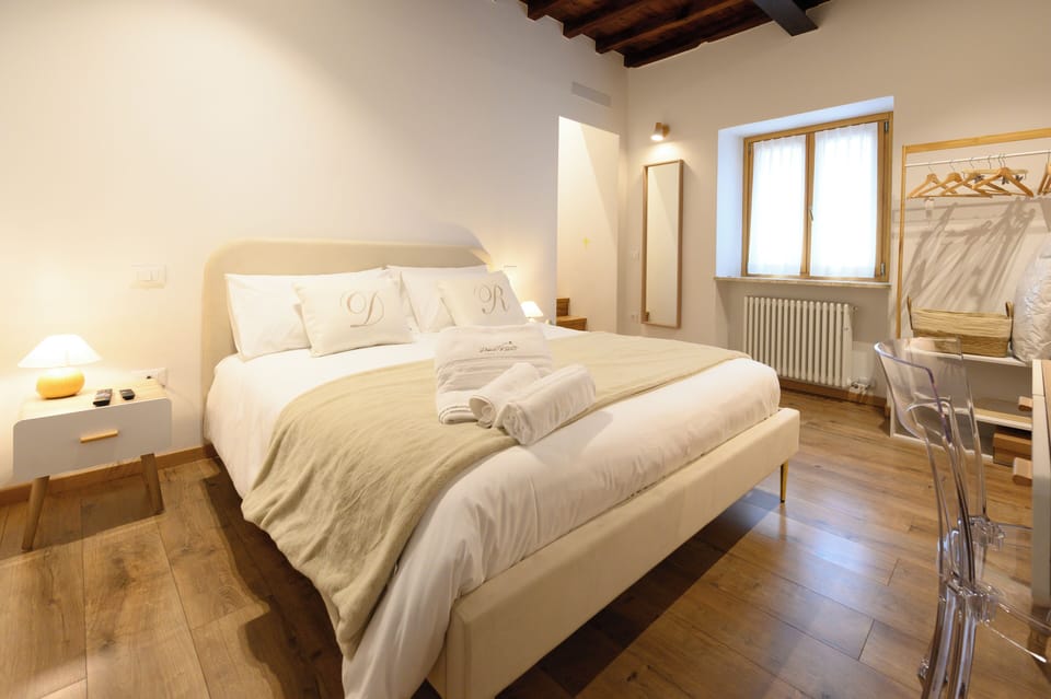 Classic Double Room | In-room safe, iron/ironing board, free WiFi
