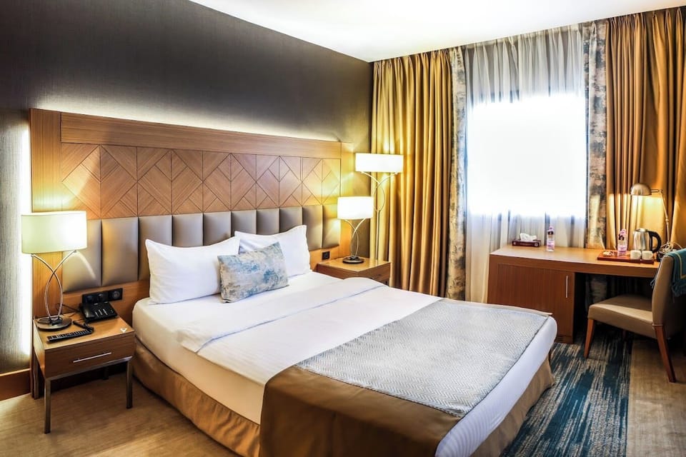 Double or Twin Room | Blackout drapes, soundproofing, WiFi (free)