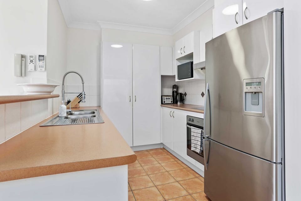 Superior Apartment, 2 Bedrooms, Garden View | Private kitchen | Full-size fridge, microwave, oven, stovetop
