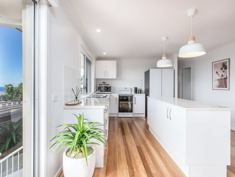 House, 4 Bedrooms, Balcony, Ocean View | Private kitchen | Electric kettle, toaster