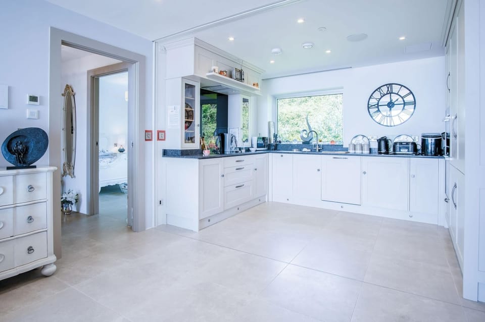 Apartment (2 Bedrooms) | Private kitchen | Microwave, oven, stovetop, dishwasher