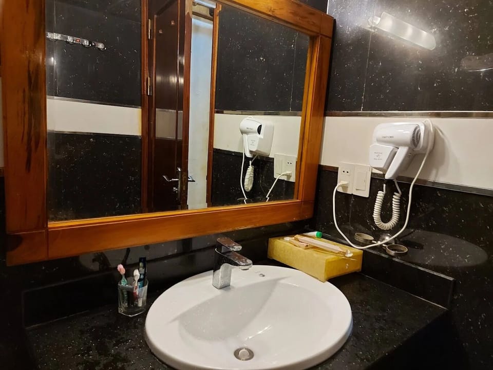 Shower, free toiletries, slippers, towels