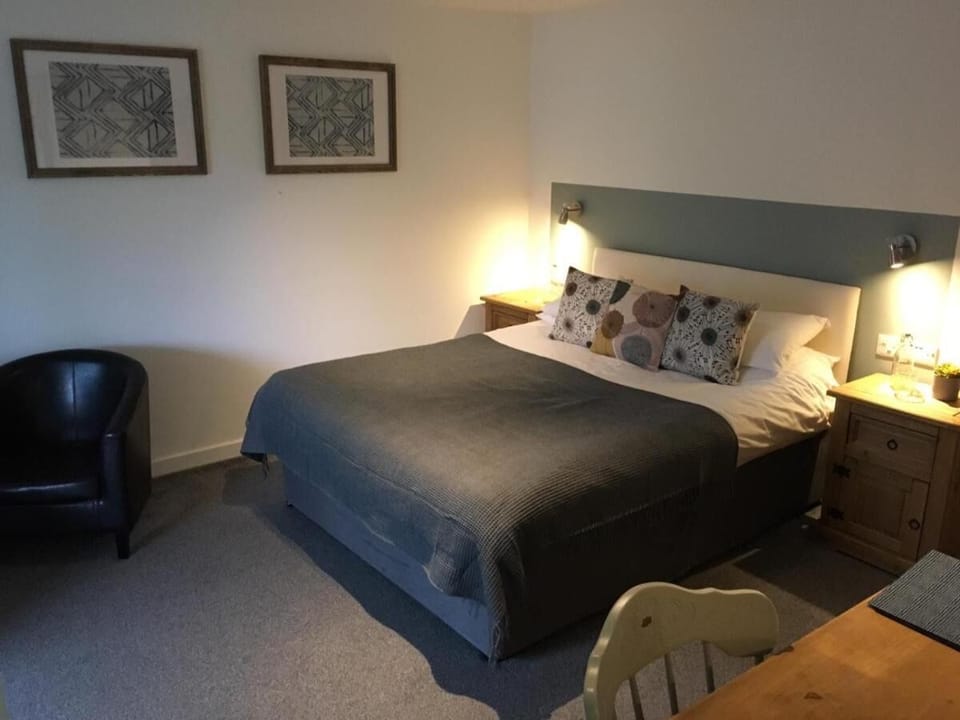 Deluxe Double Room, 1 Bedroom, Non Smoking | Premium bedding, down comforters, individually decorated, desk