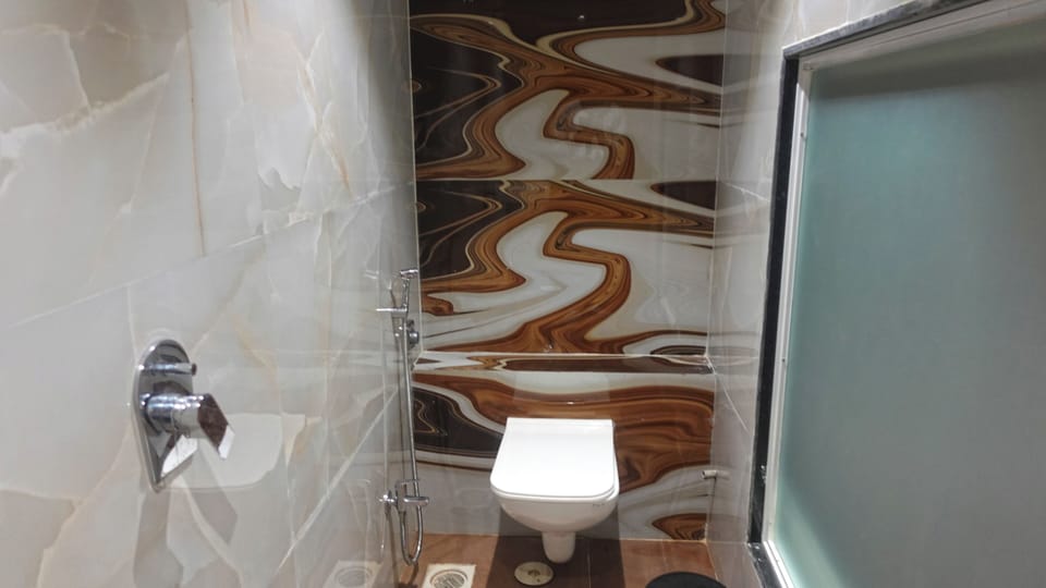 Superior Room | Bathroom | Shower, towels