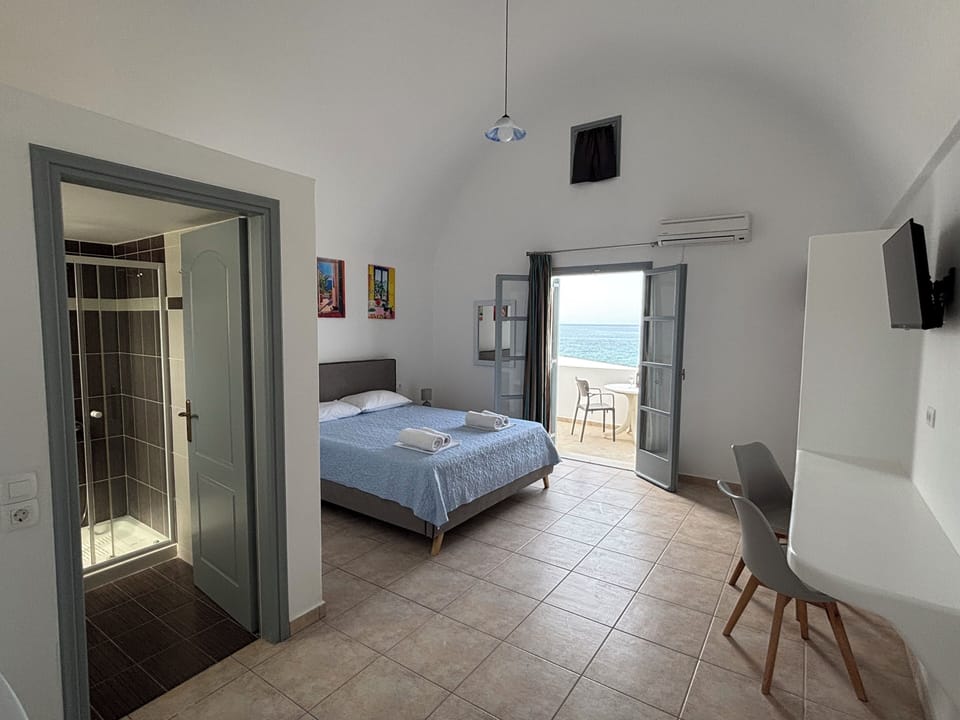 Senior Double Room, 1 Double Bed | In-room safe, blackout drapes, soundproofing, iron/ironing board