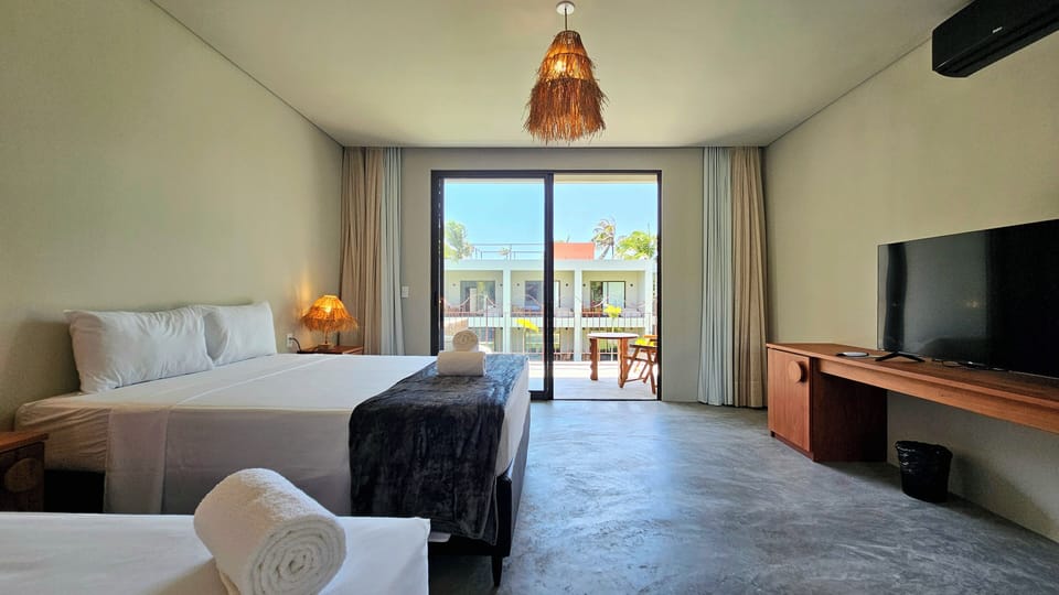 Comfort Suite, Pool View (suite superior) | 1 bedroom, pillowtop beds, minibar, free cribs/infant beds