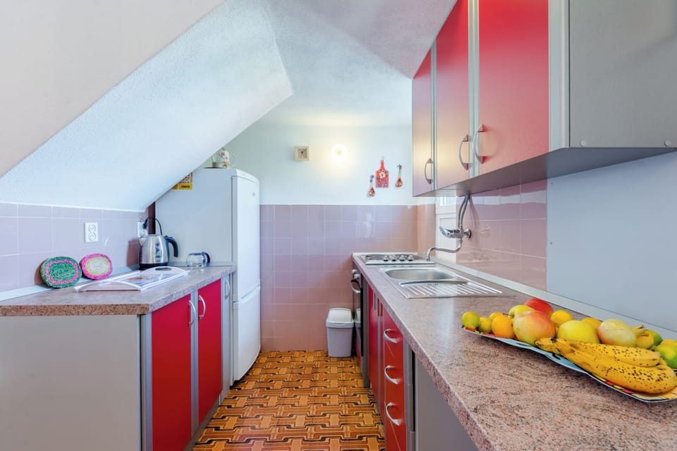 Apartment (Apartment Mia-Three Bedroom Apartment) | Private kitchen | Fridge