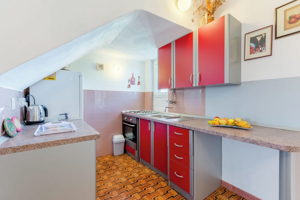Apartment (Apartment Mia-Three Bedroom Apartment) | Private kitchen | Fridge