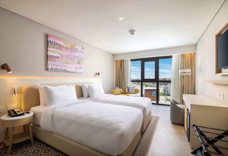 Room, 2 Twin Beds (Guest) | Minibar, in-room safe, iron/ironing board, cribs (free)