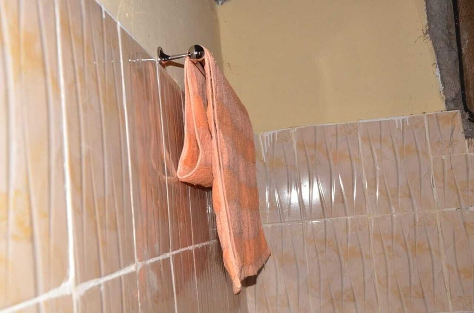Single Room, Balcony | Bathroom | Shower, rainfall showerhead, slippers, towels