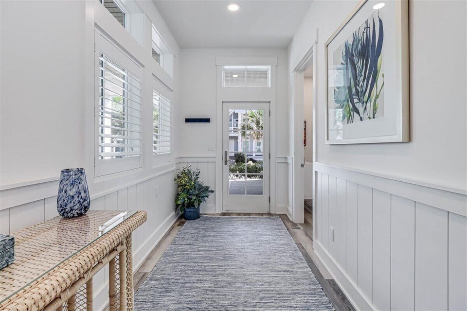 1st Floor, Entryway