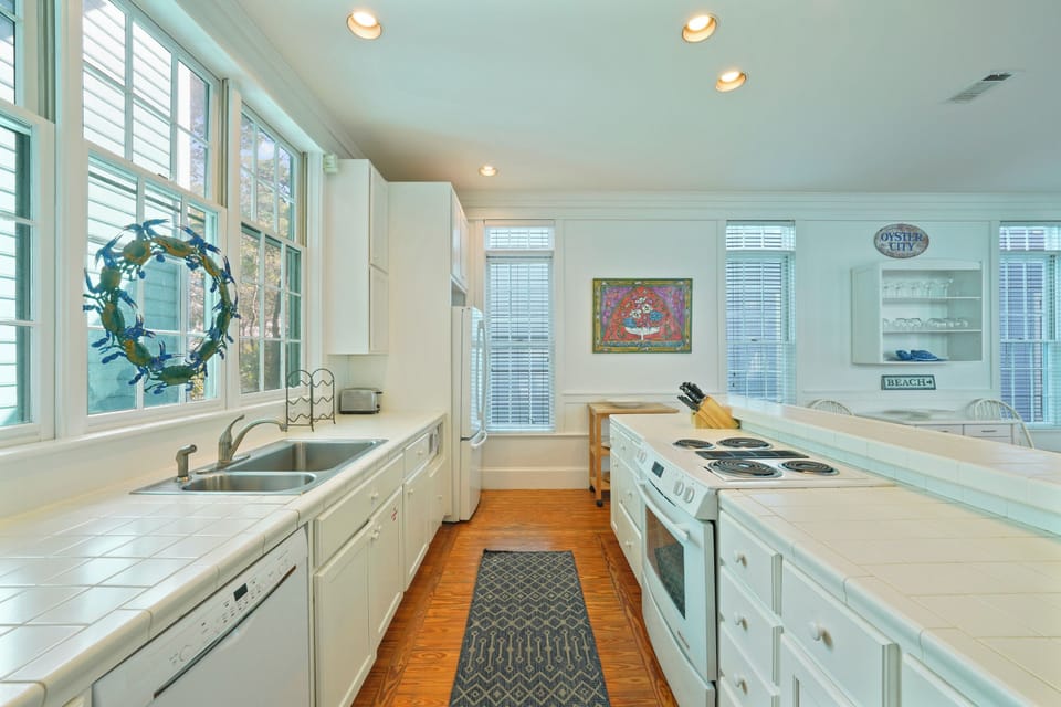 FOUR BURNER ELECTRICAL STOVE TOP, LARGE DOUBLE DOOR FRIDGE
