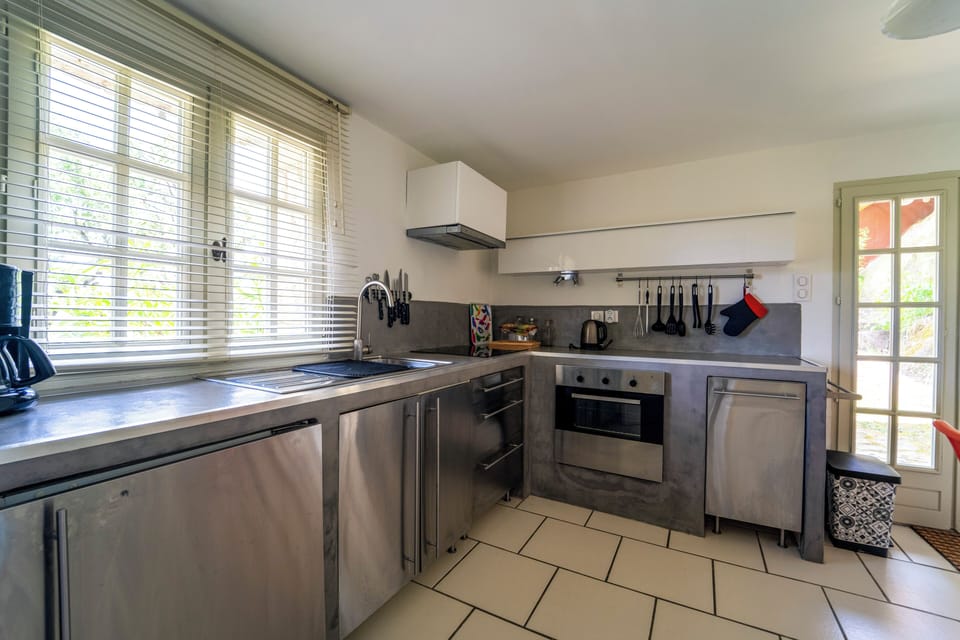 Comfort Apartment, 1 King Bed, Patio, Pool View | Private kitchen | Reusable coffee/tea filters