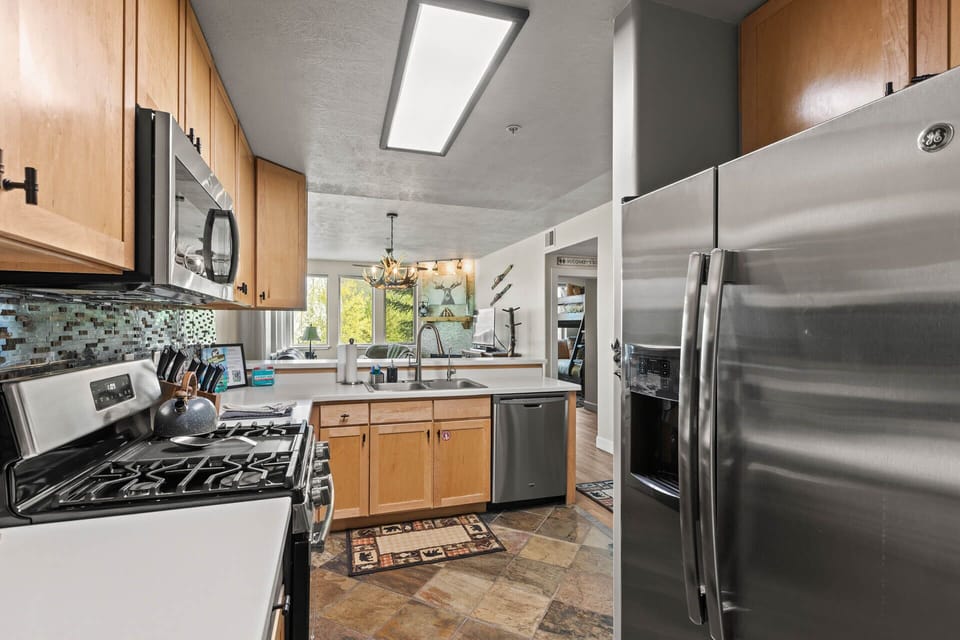 Crestview D208 by Moose Management