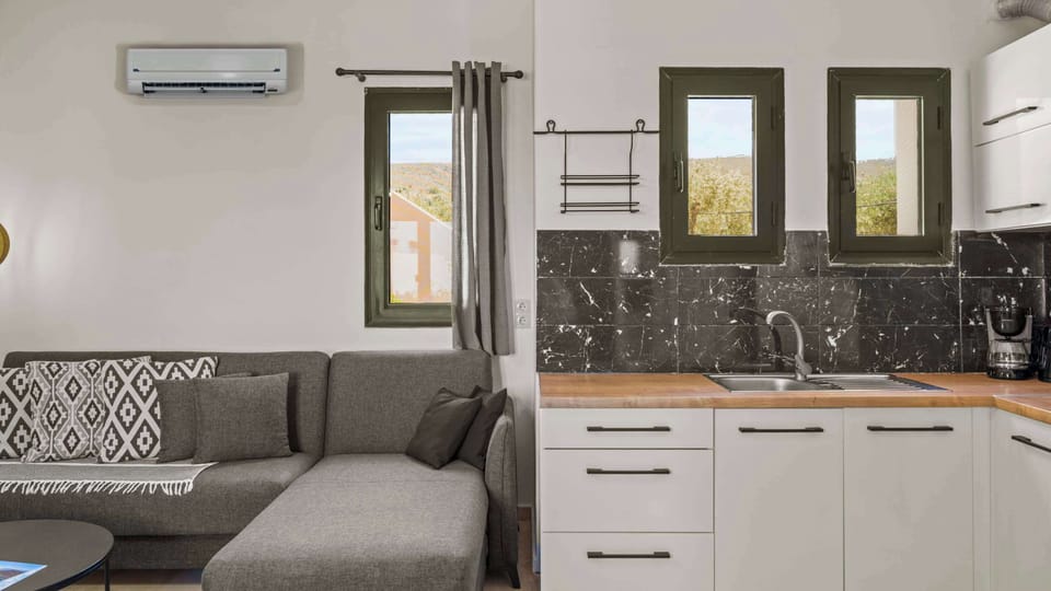 Crisp, modern kitchen with premium appliances and finishes

