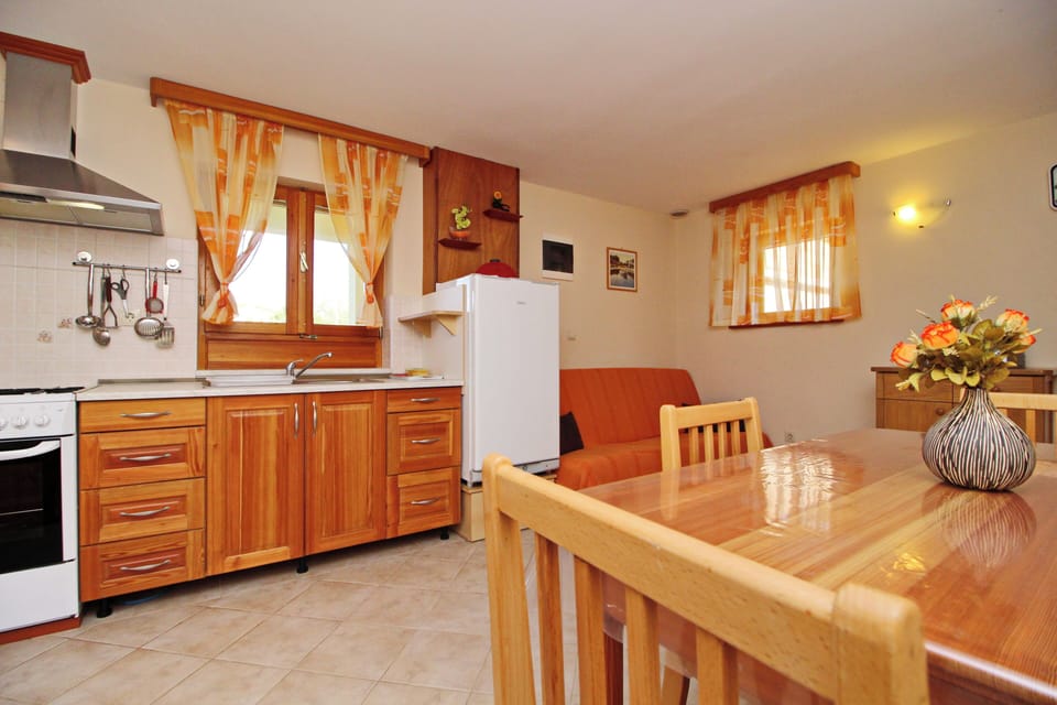 House (Holiday Home Katica - One Bedroom Hol) | Private kitchen | Fridge