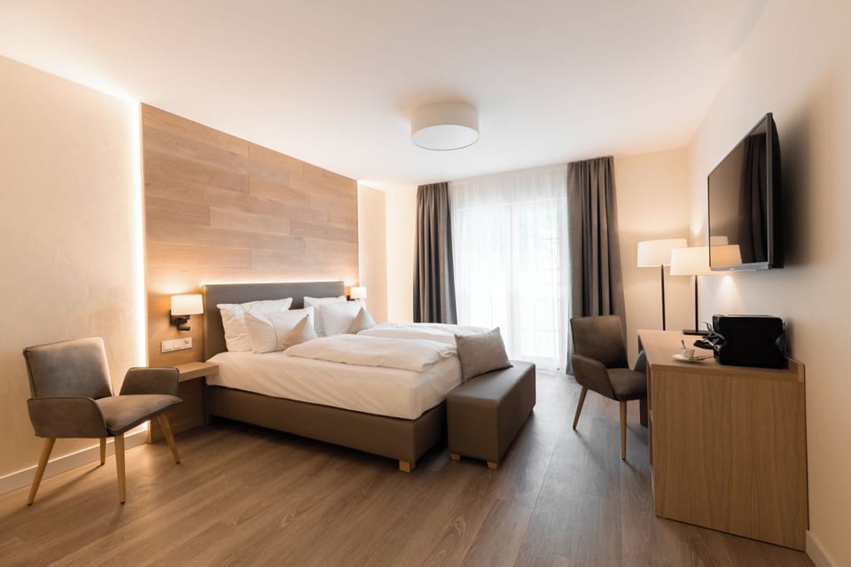 In-room safe, desk, laptop workspace, free WiFi