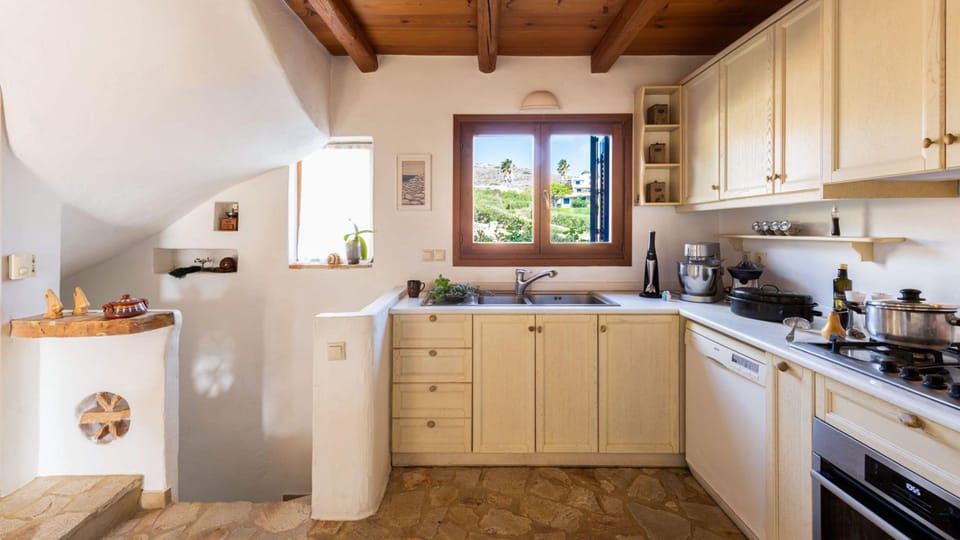 House, Smoking | 12 bedrooms, desk, soundproofing