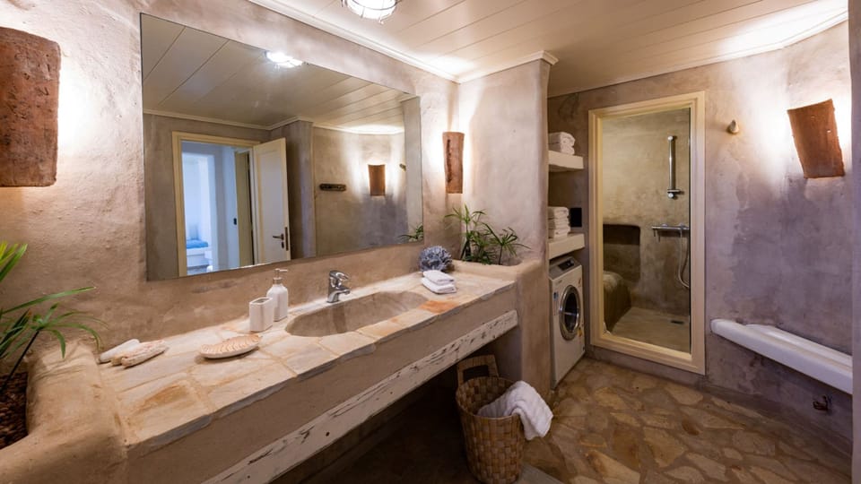 House, Smoking | 12 bedrooms, desk, soundproofing