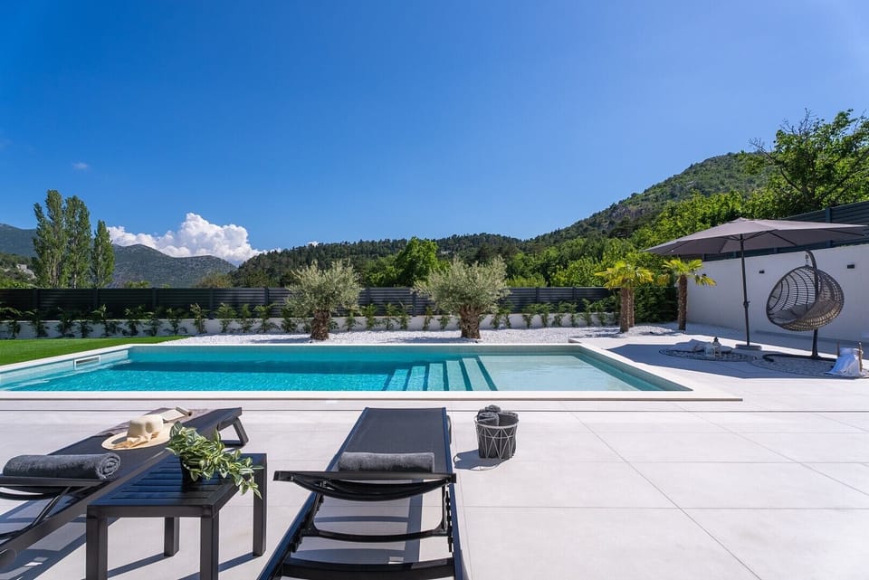 A 40 square meter heated swimming pool and a sun deck with six cozy deck chairs 