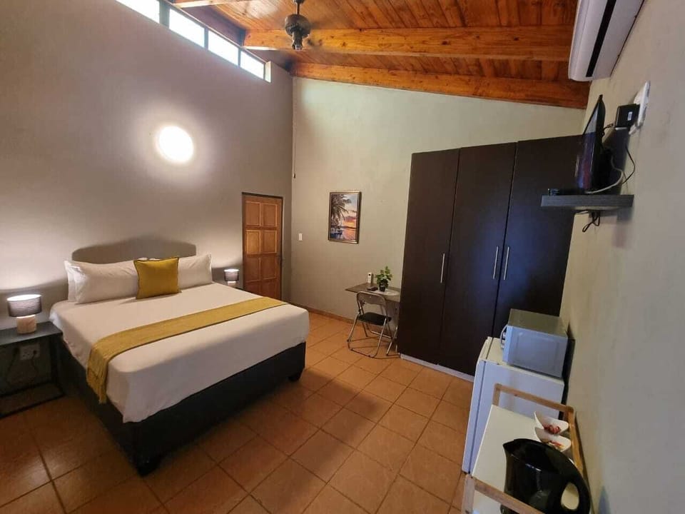 Comfort Double Room, 1 Queen Bed | Desk, laptop workspace, WiFi (free), bed sheets