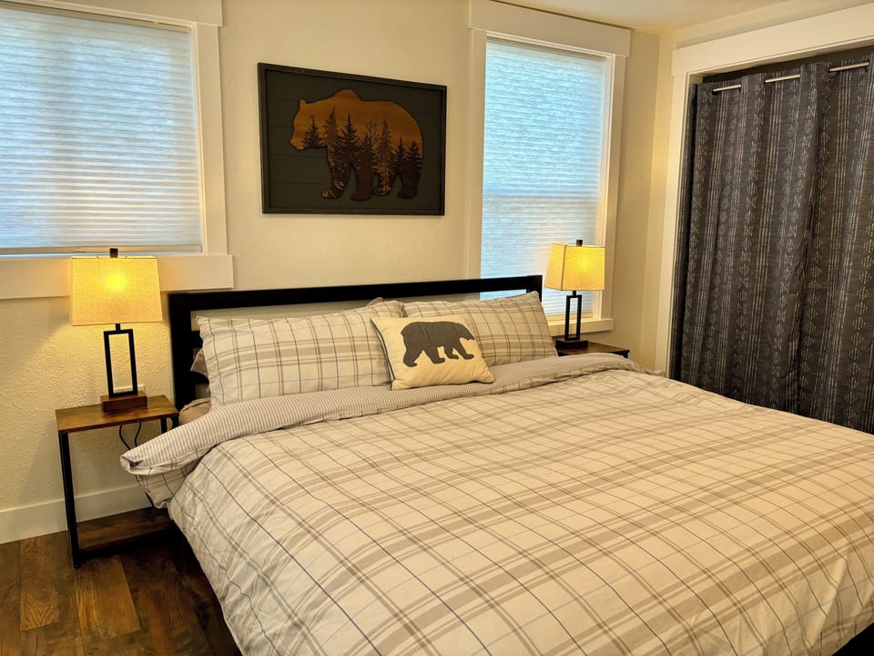 King size bed in the bedroom