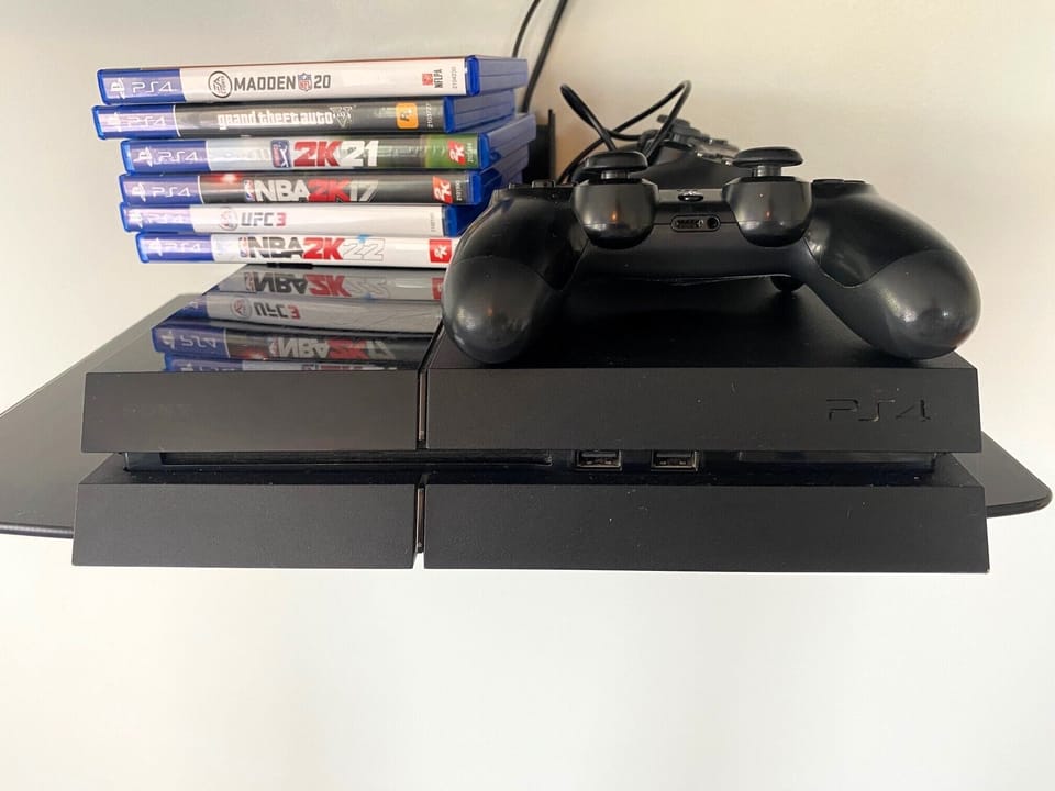 PS4 included in the game room!
