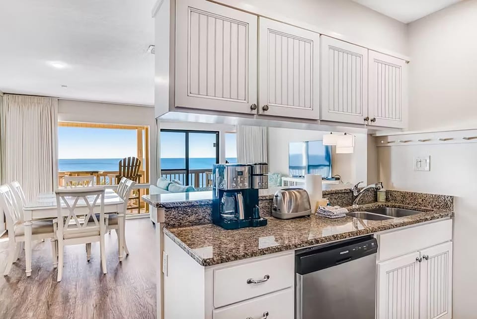 Condo, Multiple Beds (Latitude 29 #36) | Private kitchen | Oven, toaster