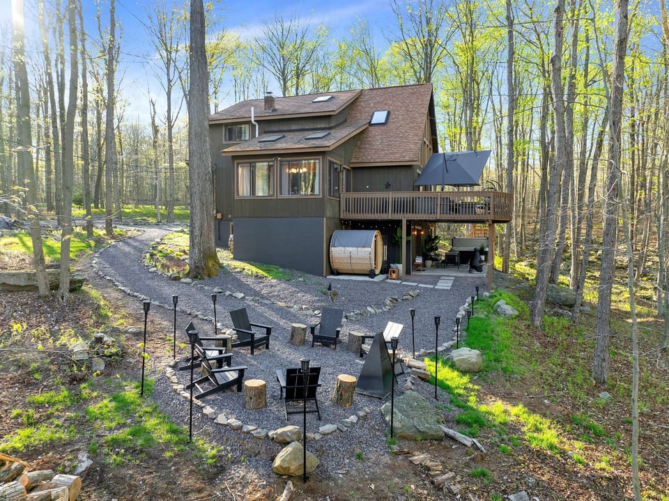 “Modern chalet lines and forest backdrop — private and peaceful.”