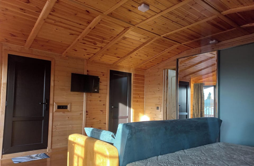 Luxury Room | Soundproofing, iron/ironing board, free WiFi