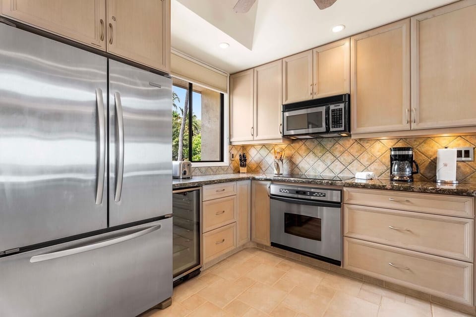 Condo, Multiple Beds (CCV 316 Spacious Top Floor Oceanview ) | Private kitchen | Oven, toaster, paper towels