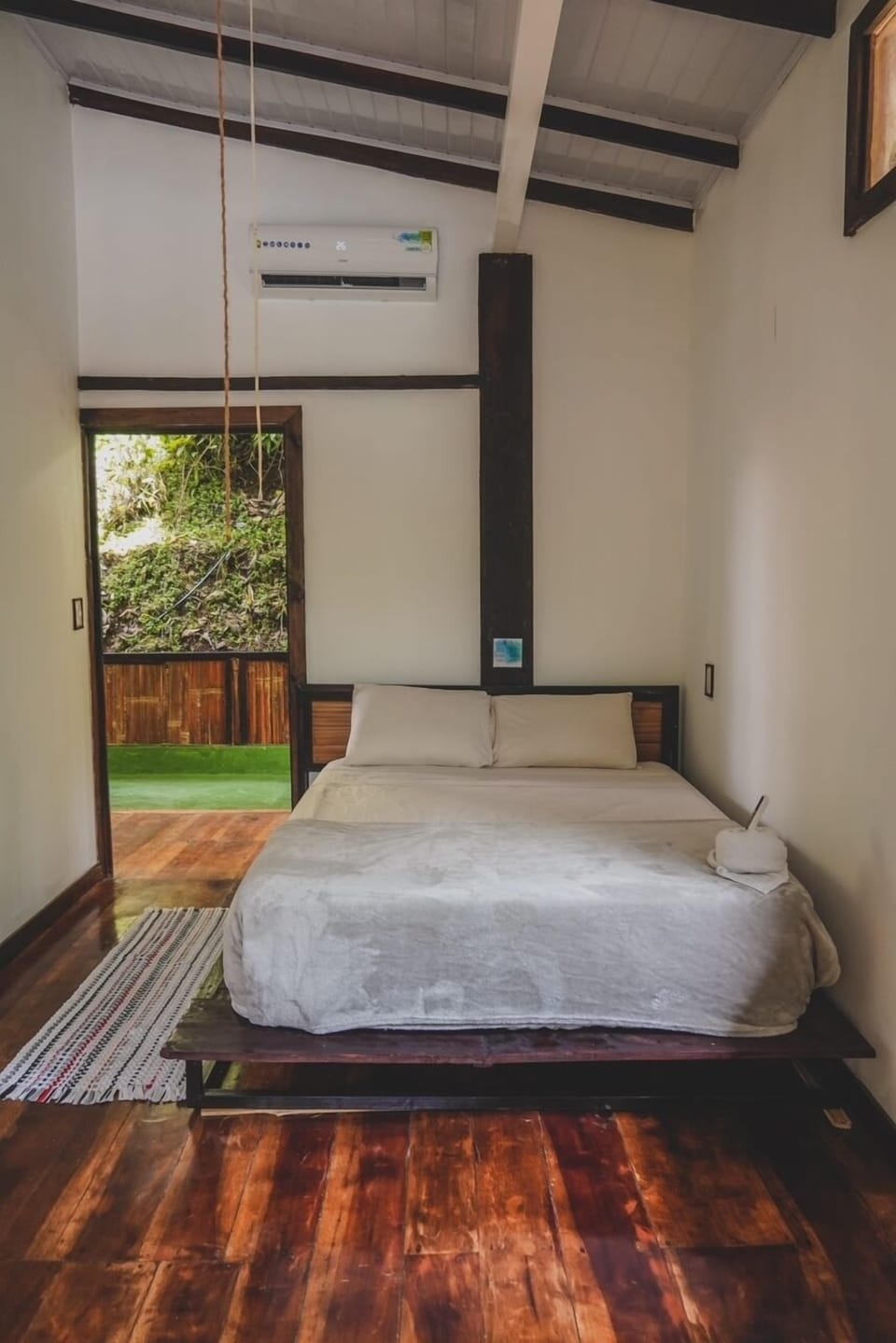 Desk, laptop workspace, WiFi (free)