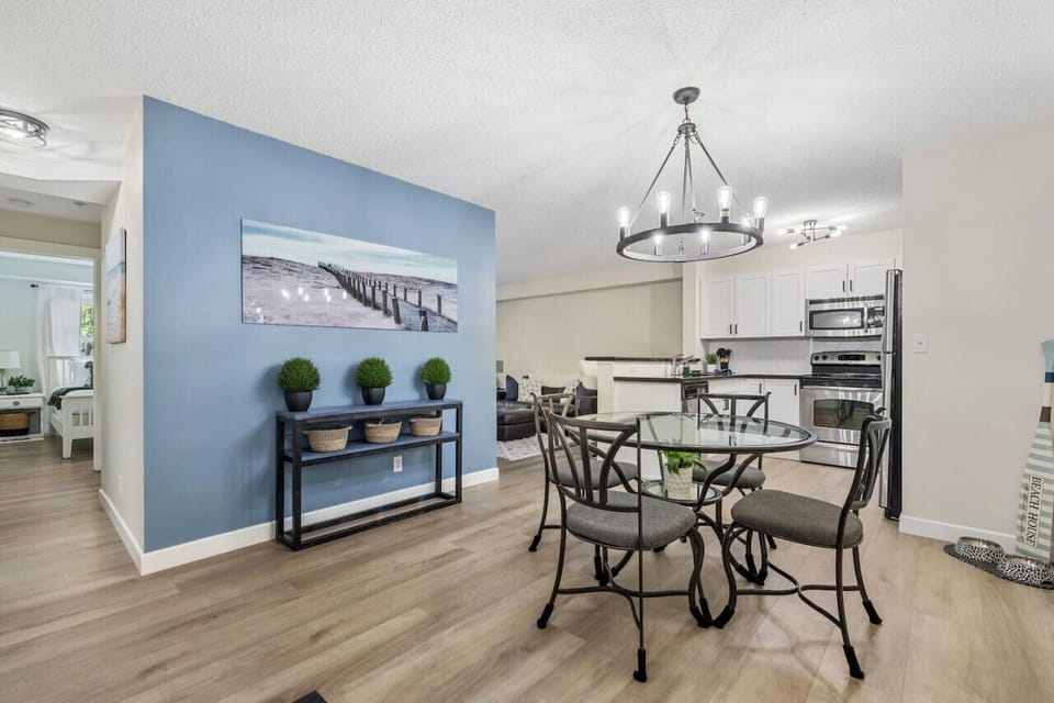 Dining area with seating for 6 at the table and 2 at the island.