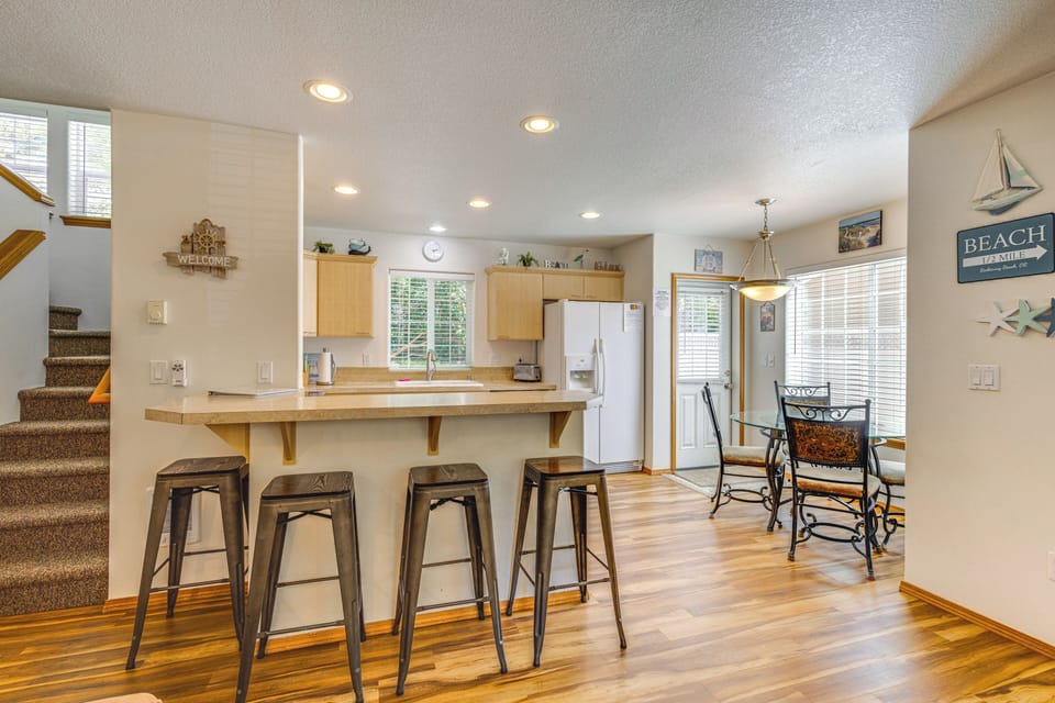 Kitchen & Dining Area