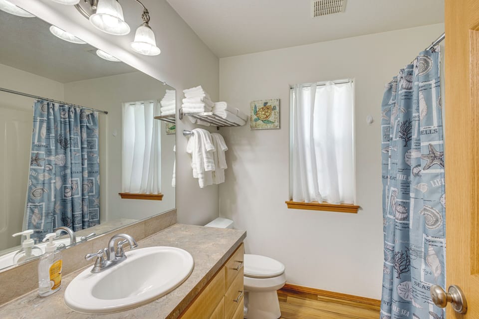 Full Bathroom | 1st Floor