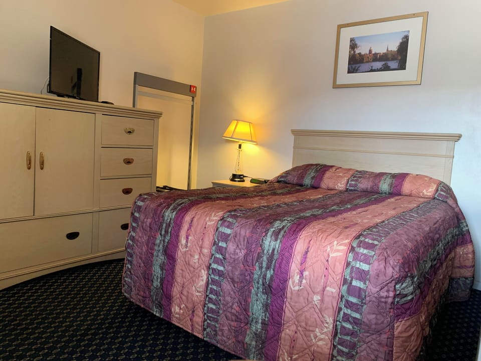 Standard Single Room | Desk, WiFi (free), bed sheets