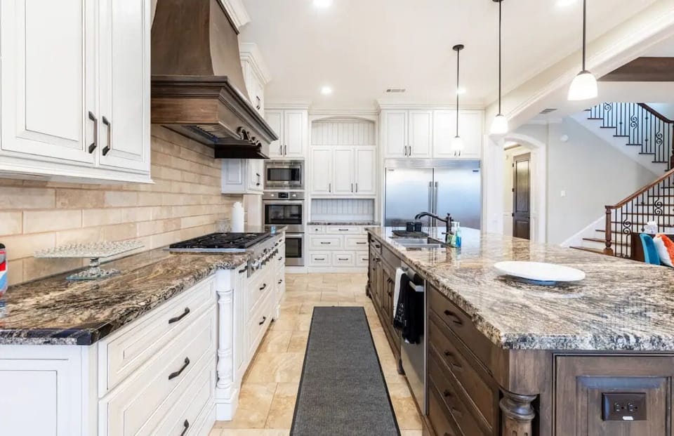 Luxury House, Patio | Private kitchen | Cookware/dishes/utensils